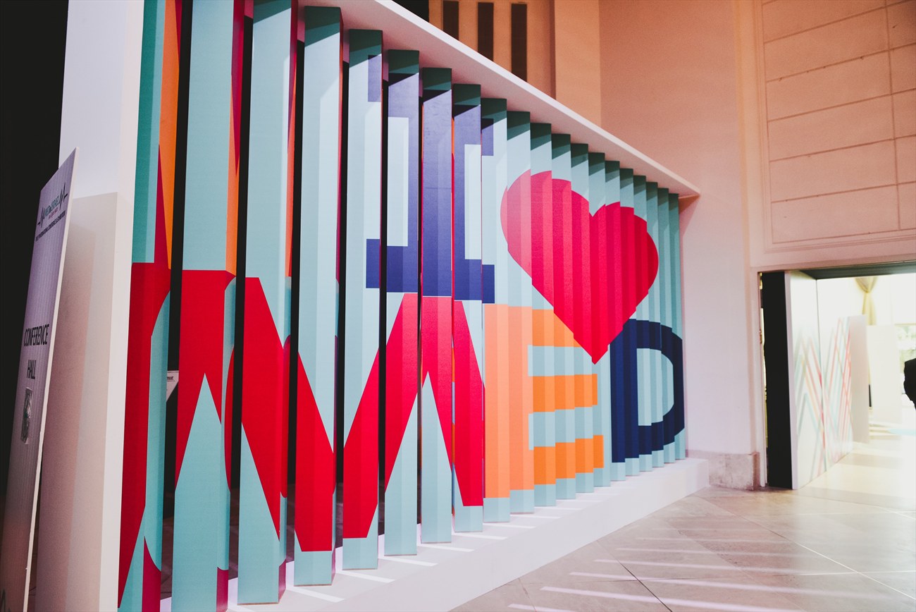 A wall built from vertical fins that reads as a heart from one angle and shifts colour from another.